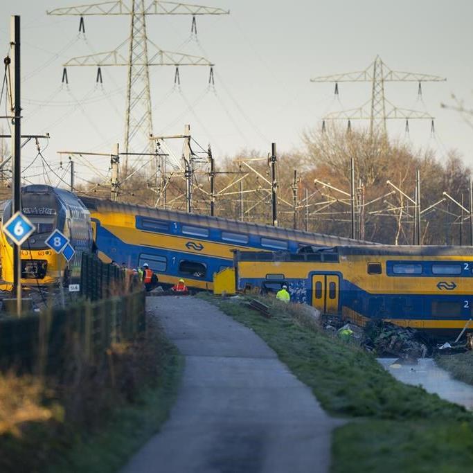 Train derailment near The Hague kills 1, injures several